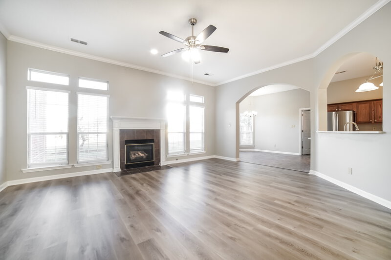 2,110/Mo, 4599 Meadow Cliff Dr Memphis, TN 38125 Living Room View 2