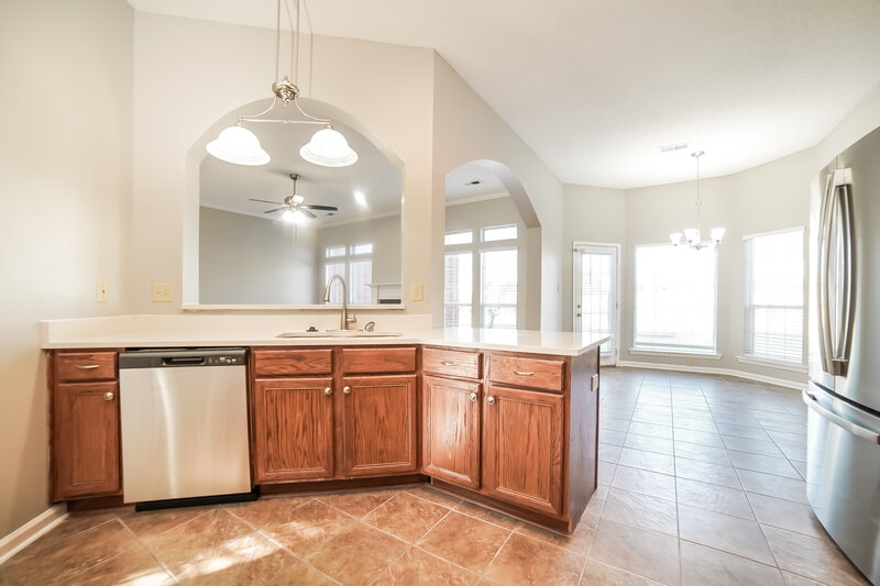 2,110/Mo, 4599 Meadow Cliff Dr Memphis, TN 38125 Kitchen View 2