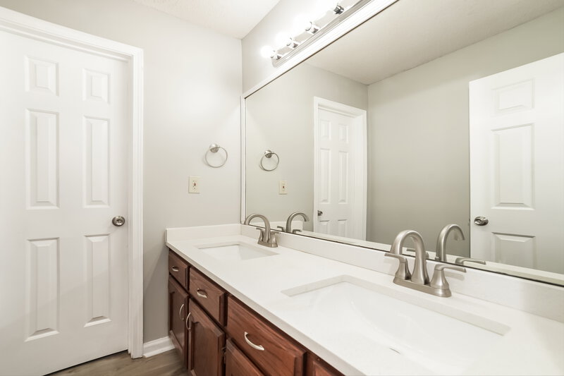 2,110/Mo, 4599 Meadow Cliff Dr Memphis, TN 38125 Bathroom View