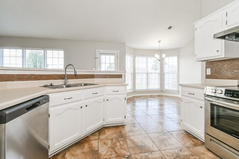 1,765/Mo, 1768 Cherry Creek Dr Southaven, MS 38671 Kitchen View 2