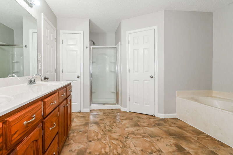 1,765/Mo, 1768 Cherry Creek Dr Southaven, MS 38671 Main Bathroom View 2