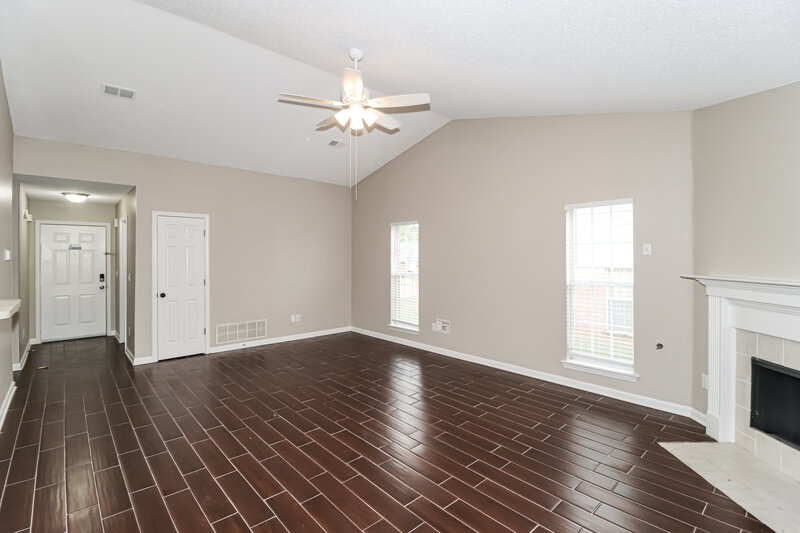 1,810/Mo, 13196 Sandbourne S Olive Branch, MS 38654 Living Room View 2
