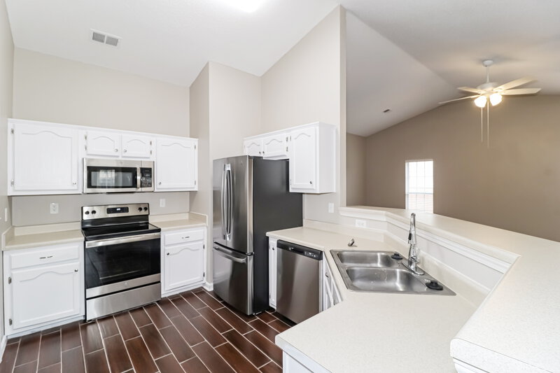 1,810/Mo, 13196 Sandbourne S Olive Branch, MS 38654 Kitchen View 2