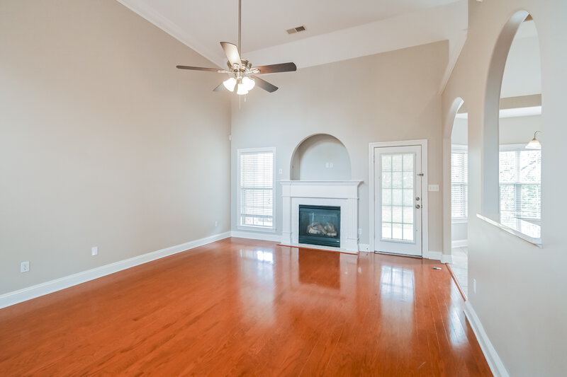 1,995/Mo, 3072 Roseleigh Dr Southaven, MS 38672 Living Room View