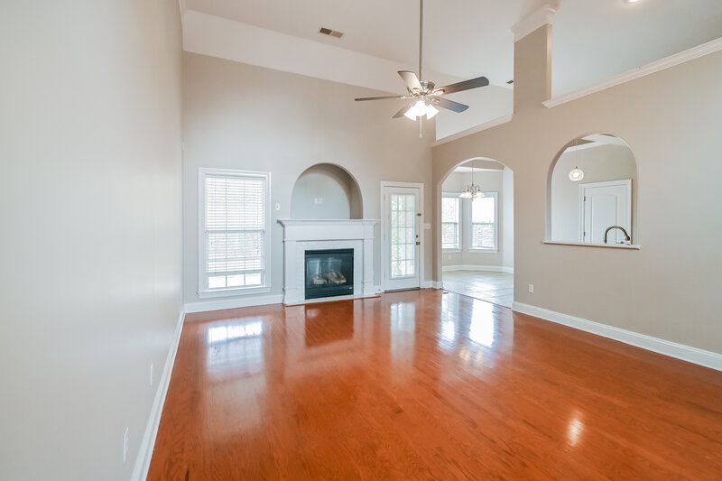 1,995/Mo, 3072 Roseleigh Dr Southaven, MS 38672 Living Room View 2