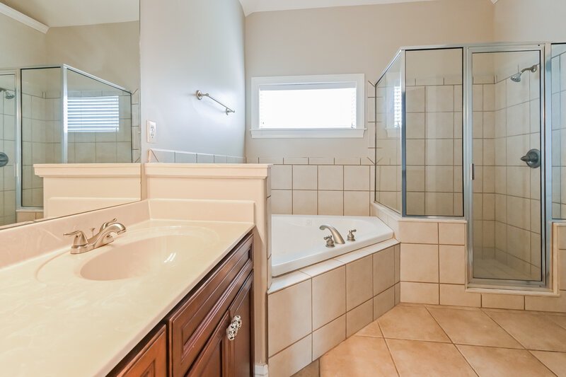 1,995/Mo, 3072 Roseleigh Dr Southaven, MS 38672 Main Bathroom View