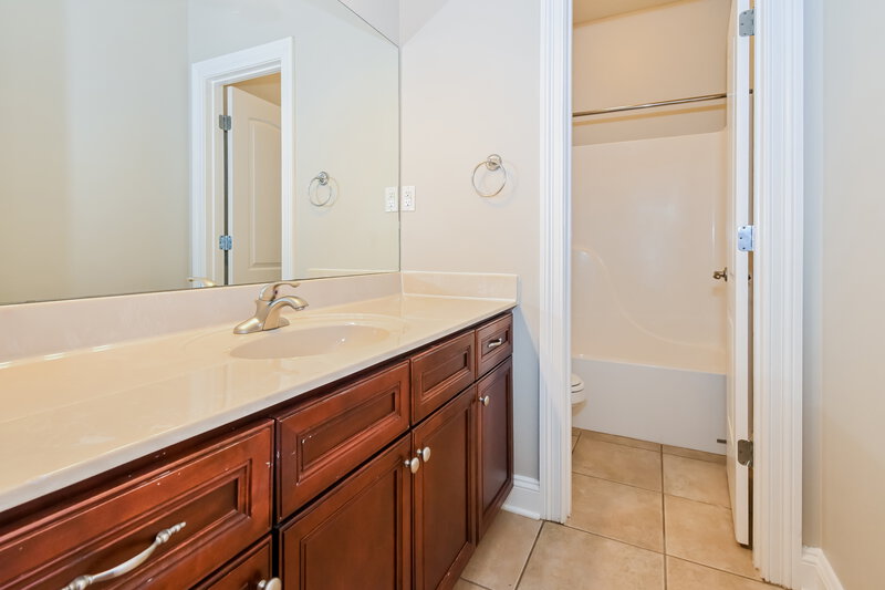 1,995/Mo, 3072 Roseleigh Dr Southaven, MS 38672 Bathroom View