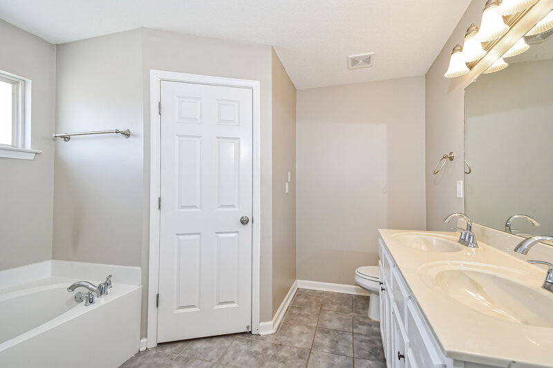 1,845/Mo, 764 Northwood West Cv Hernando, MS 38632 Main Bathroom View 2