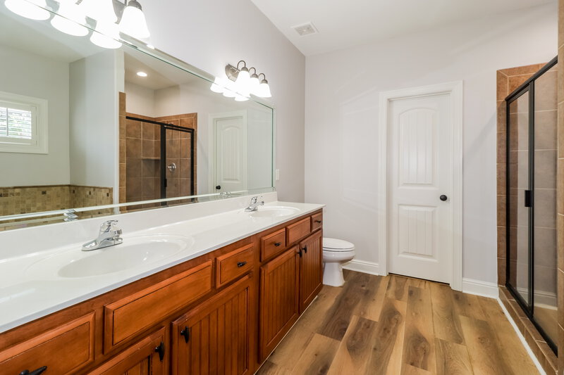 2,295/Mo, 2898 Ainsworth Ln Southaven, MS 38672 Main Bathroom View