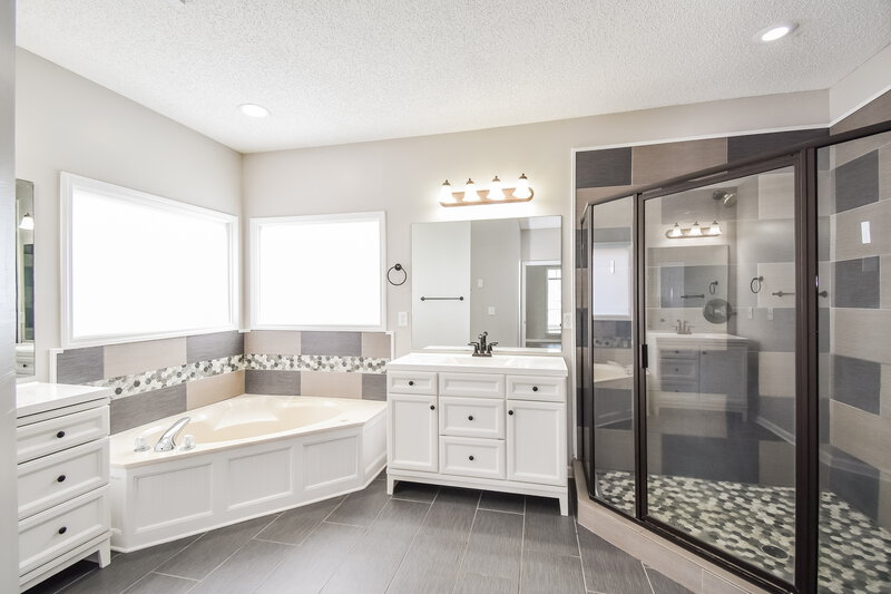 2,330/Mo, 7124 Lauren Ln Olive Branch, MS 38654 Main Bathroom View