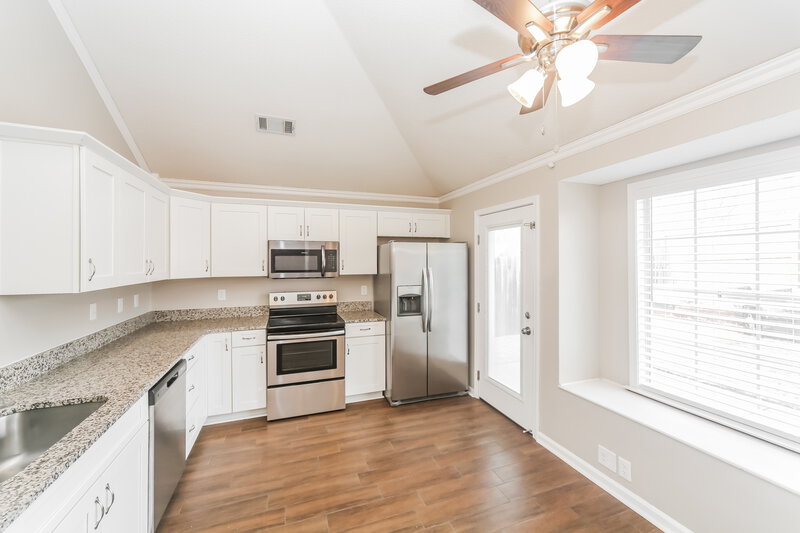 1,795/Mo, 3110 Woodland Crest Dr Lakeland, TN 38002 Kitchen View 2