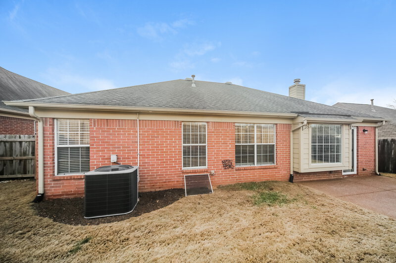1,795/Mo, 3110 Woodland Crest Dr Lakeland, TN 38002 Rear View