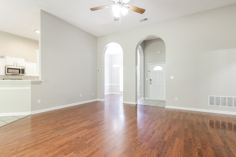 2,095/Mo, 5126 Summer Mist Cv Arlington, TN 38002 Living Room View 2