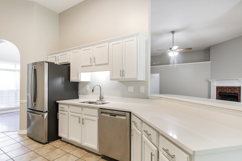 2,095/Mo, 5126 Summer Mist Cv Arlington, TN 38002 Kitchen View