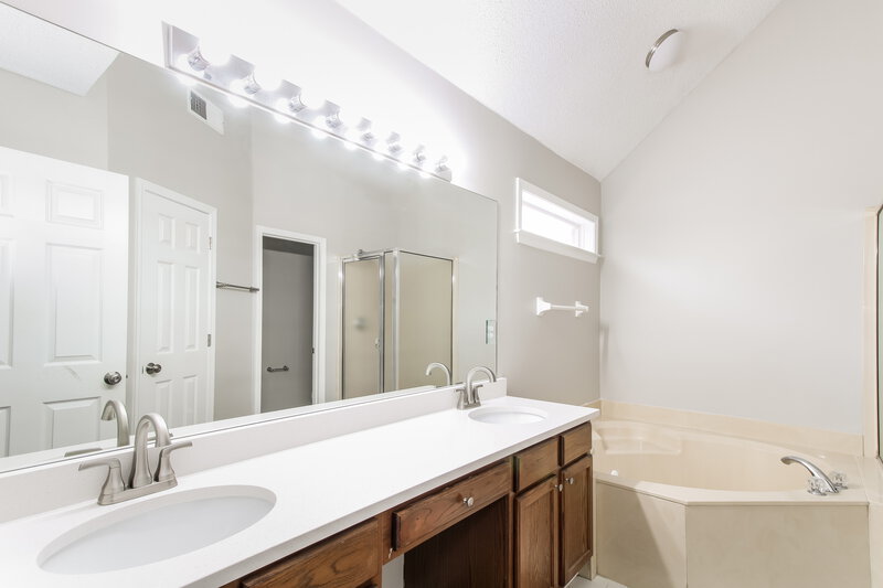 2,095/Mo, 5126 Summer Mist Cv Arlington, TN 38002 Main Bathroom View
