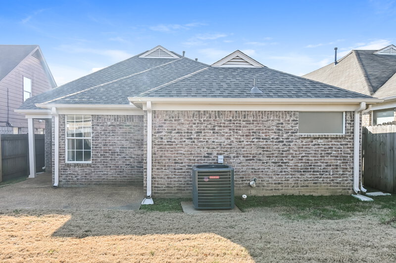1,710/Mo, 7850 Fallstone Rd Memphis, TN 38125 Rear View