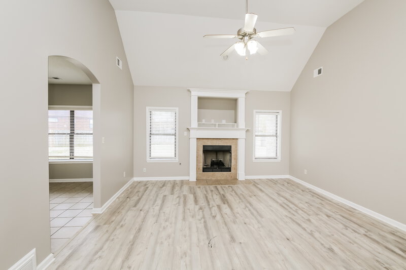 1,565/Mo, 90 Strawberry Field Cv Oakland, TN 38060 Living Room View 2