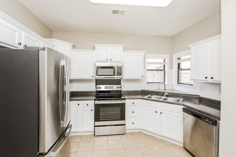 1,565/Mo, 90 Strawberry Field Cv Oakland, TN 38060 Kitchen View