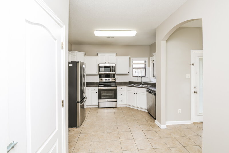 1,565/Mo, 90 Strawberry Field Cv Oakland, TN 38060 Kitchen View 2