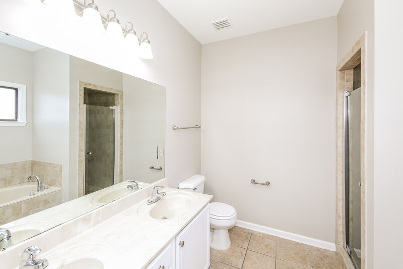 1,565/Mo, 90 Strawberry Field Cv Oakland, TN 38060 Main Bathroom View