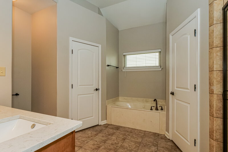 1,665/Mo, 235 Garden Springs Dr Oakland, TN 38060 Main Bathroom View