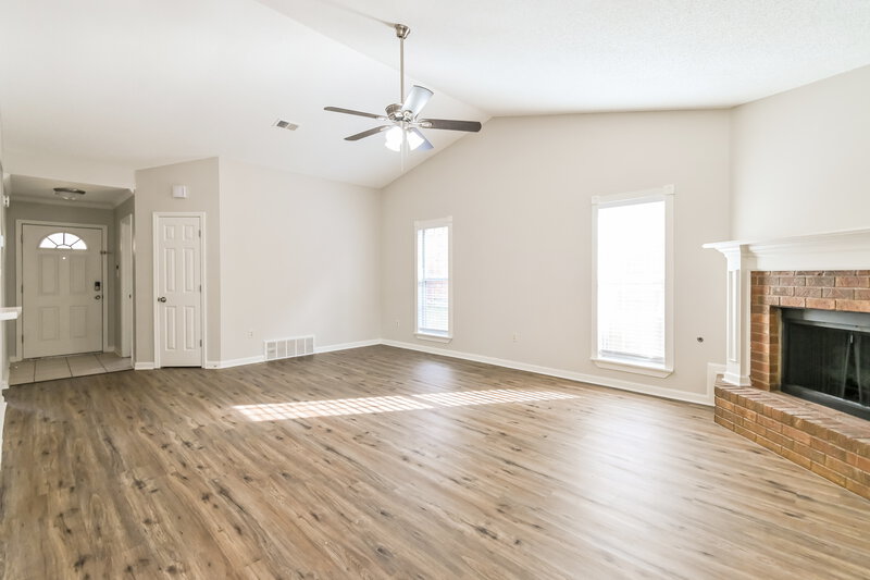 1,690/Mo, 7347 Fox Trace Cv Southaven, MS 38671 Living Room View