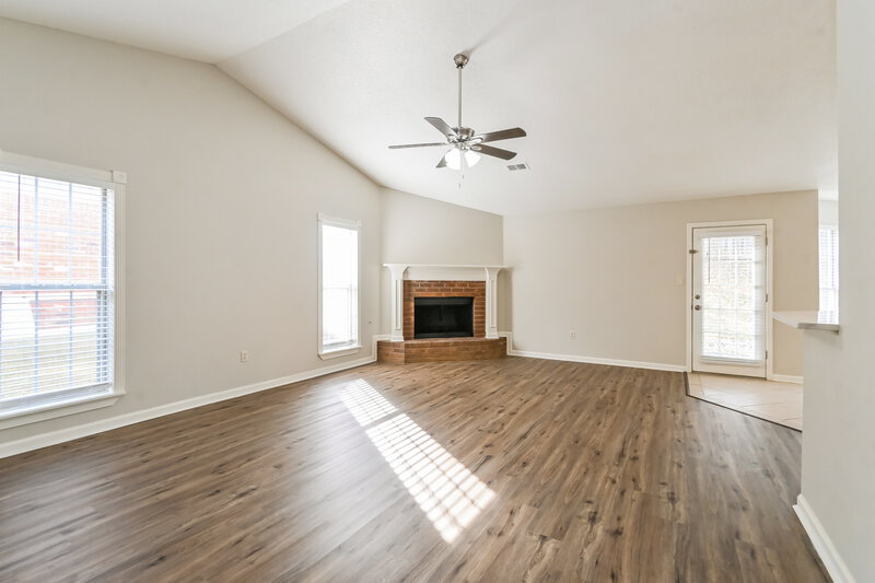 1,690/Mo, 7347 Fox Trace Cv Southaven, MS 38671 Living Room View 2