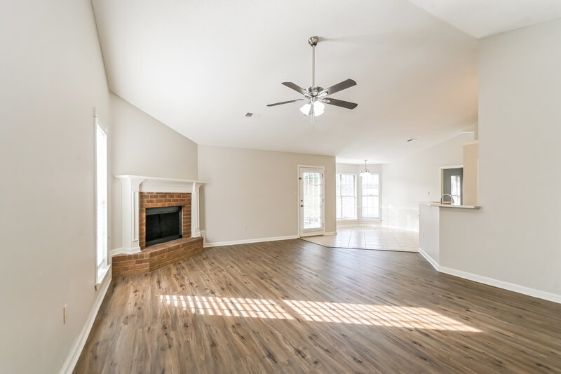 1,690/Mo, 7347 Fox Trace Cv Southaven, MS 38671 Living Room View 3