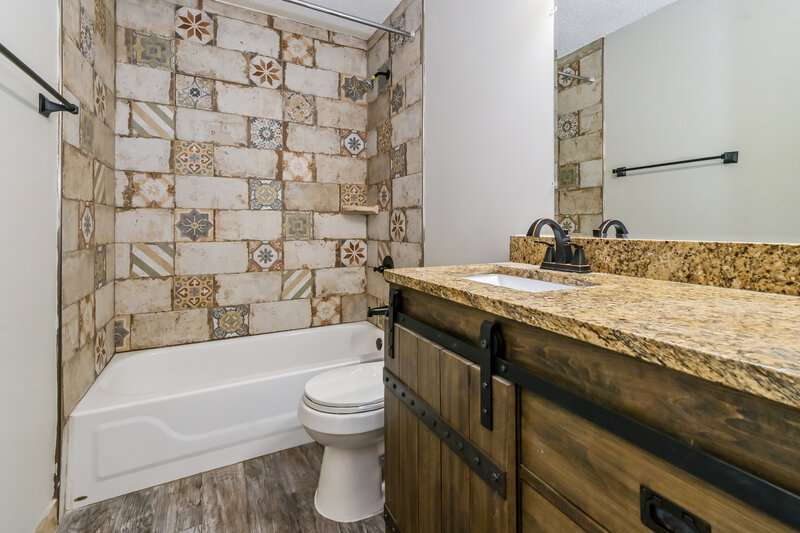 1,690/Mo, 7347 Fox Trace Cv Southaven, MS 38671 Bathroom View