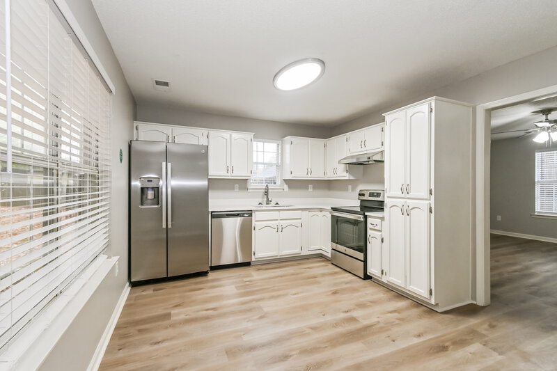 2,530/Mo, 6975 Ginwood Cv Walls, MS 38680 Kitchen View