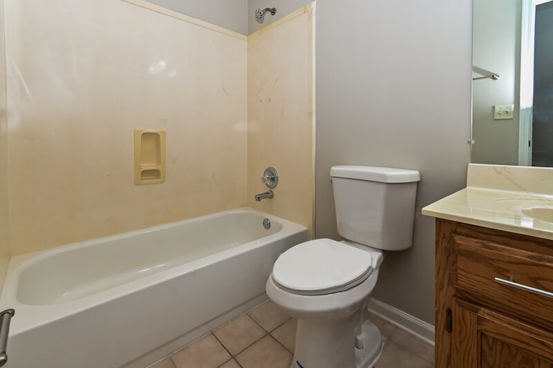 1,975/Mo, 6319 Sandbourne W Olive Branch, MS 38654 Bathroom View