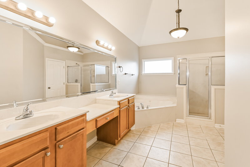 2,650/Mo, 4199 Sidlehill Dr Olive Branch, MS 38654 Main Bathroom View