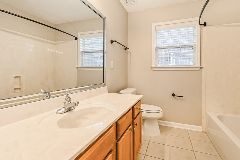 2,650/Mo, 4199 Sidlehill Dr Olive Branch, MS 38654 Bathroom View