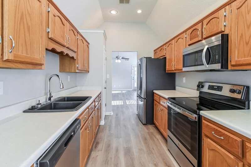 1,715/Mo, 5856 Kayla Dr Southaven, MS 38671 Kitchen View 2