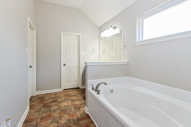 3,230/Mo, 6153 N Ragland Cv Arlington, TN 38002 Main Bathroom View