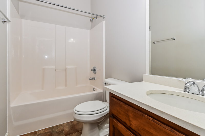 3,230/Mo, 6153 N Ragland Cv Arlington, TN 38002 Bathroom View