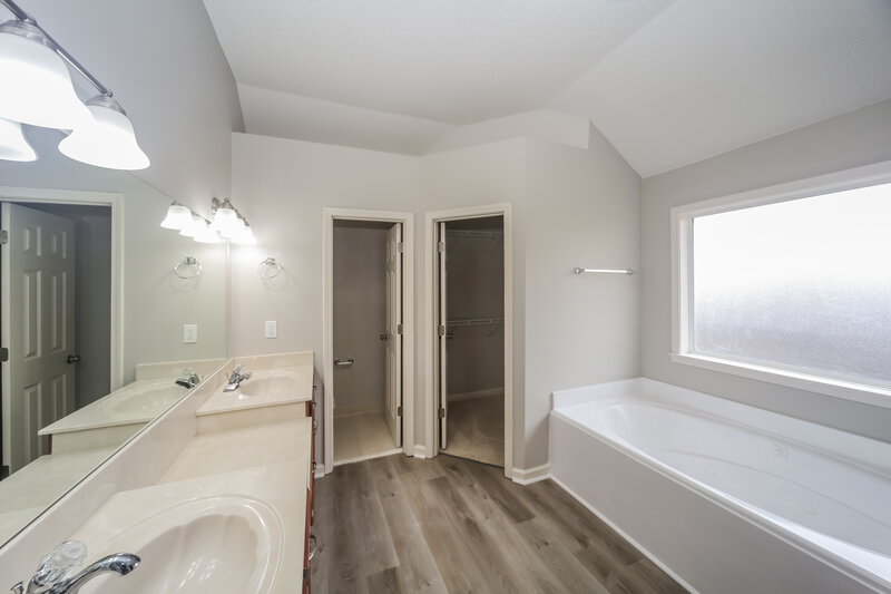 2,020/Mo, 1171 Macon Hall Rd Cordova, TN 38018 Main Bathroom View