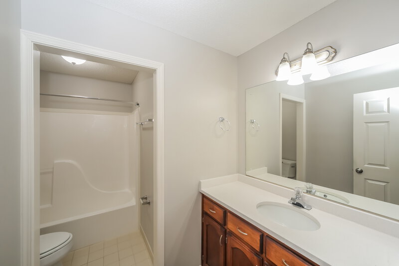 2,020/Mo, 1171 Macon Hall Rd Cordova, TN 38018 Bathroom View