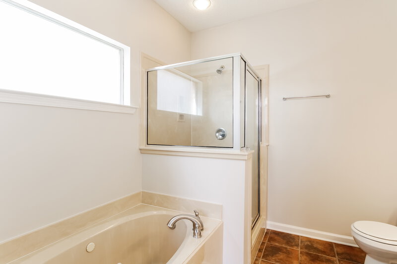 1,690/Mo, 10181 Sorrento Pl Cordova, TN 38018 Main Bathroom View 2