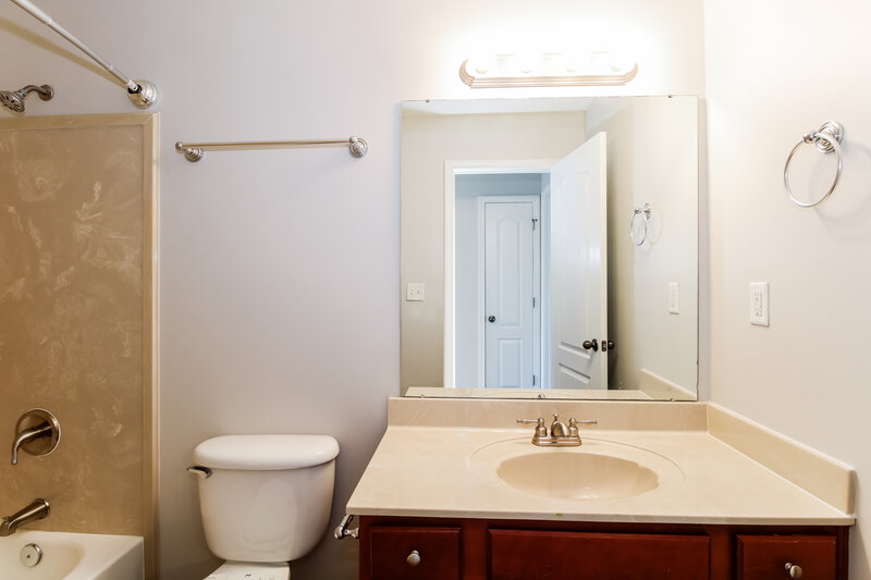 1,690/Mo, 10181 Sorrento Pl Cordova, TN 38018 Bathroom View 2