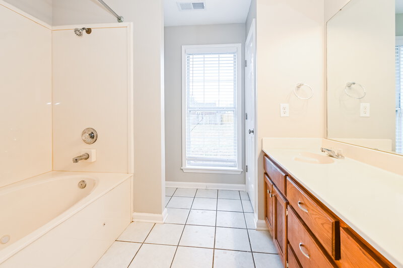 2,730/Mo, 47 Woodshire Ln Brighton, TN 38011 Main Bathroom View