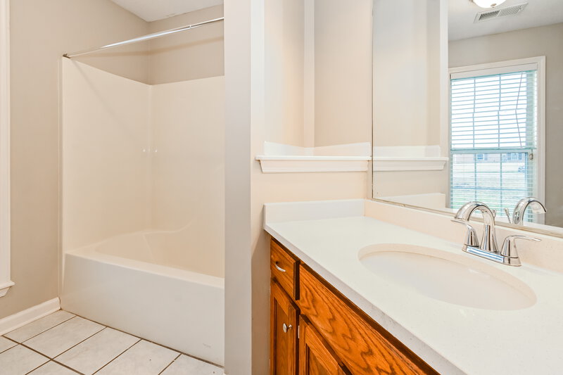 2,730/Mo, 47 Woodshire Ln Brighton, TN 38011 Bathroom View