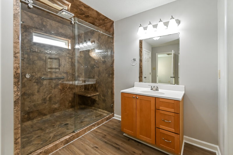 1,810/Mo, 57 Persimmon Cv Atoka, TN 38004 Main Bathroom View