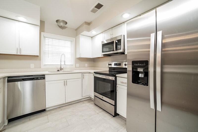 3,510/Mo, 4394 Winding Hollow Way Memphis, TN 38125 Kitchen View