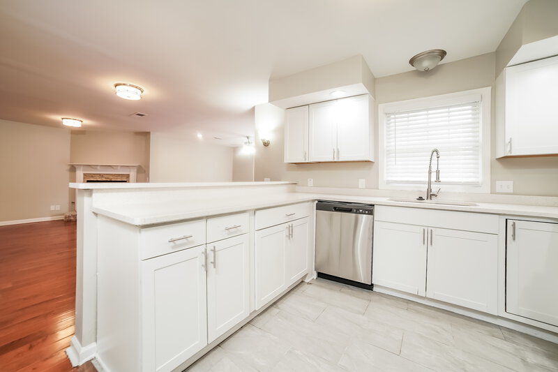 3,510/Mo, 4394 Winding Hollow Way Memphis, TN 38125 Kitchen View 2