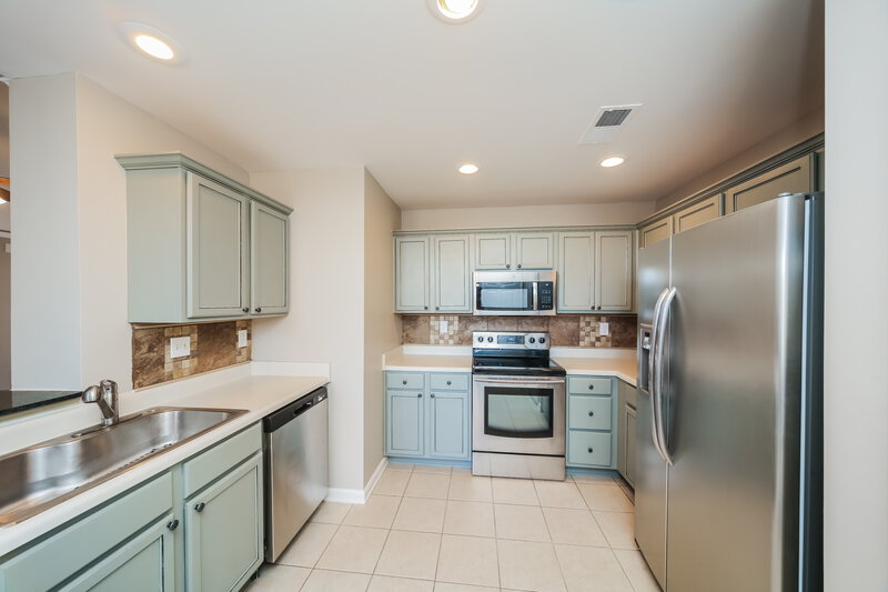 1,910/Mo, 1436 Siskin Dr Cordova, TN 38016 Kitchen View 2