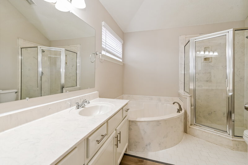 2,090/Mo, 2752 Misty Valley Dr Arlington, TN 38002 Main Bathroom View