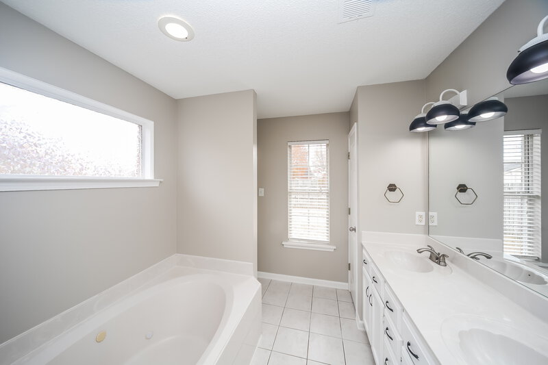 2,780/Mo, 13083 Braybourne Cross Olive Branch, MS 38654 Main Bathroom View