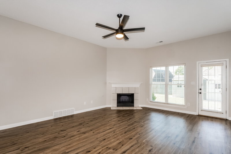 2,280/Mo, 1083 Red Fern Cir E Cordova, TN 38018 Living Room View 2