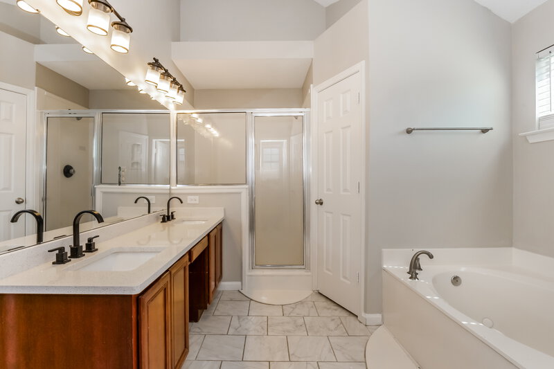 2,280/Mo, 1083 Red Fern Cir E Cordova, TN 38018 Main Bathroom View